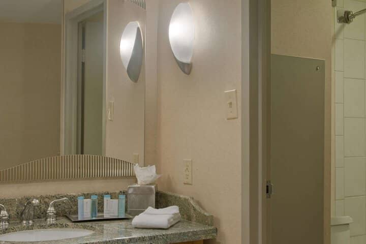 Room 25 of 76